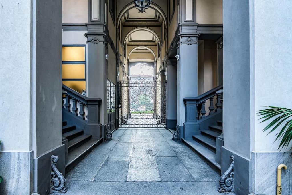 Ad Un Passo Dal Duomo Elegante Appartamento Wifi Milan Exterior photo